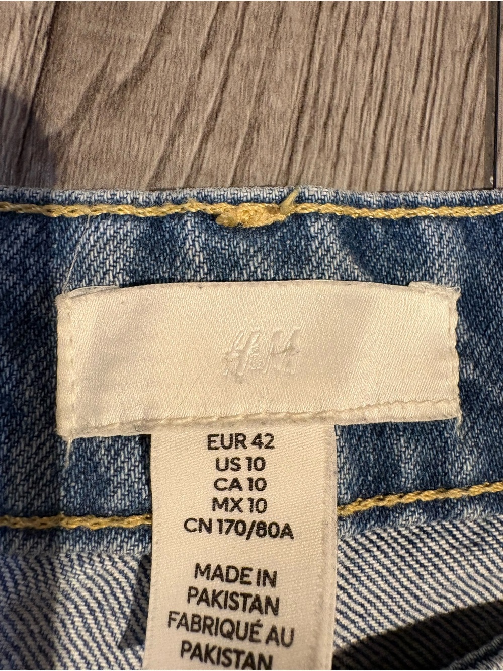 H&M Relaxed Light Blue Denim Jeans - Picture 2 of 2